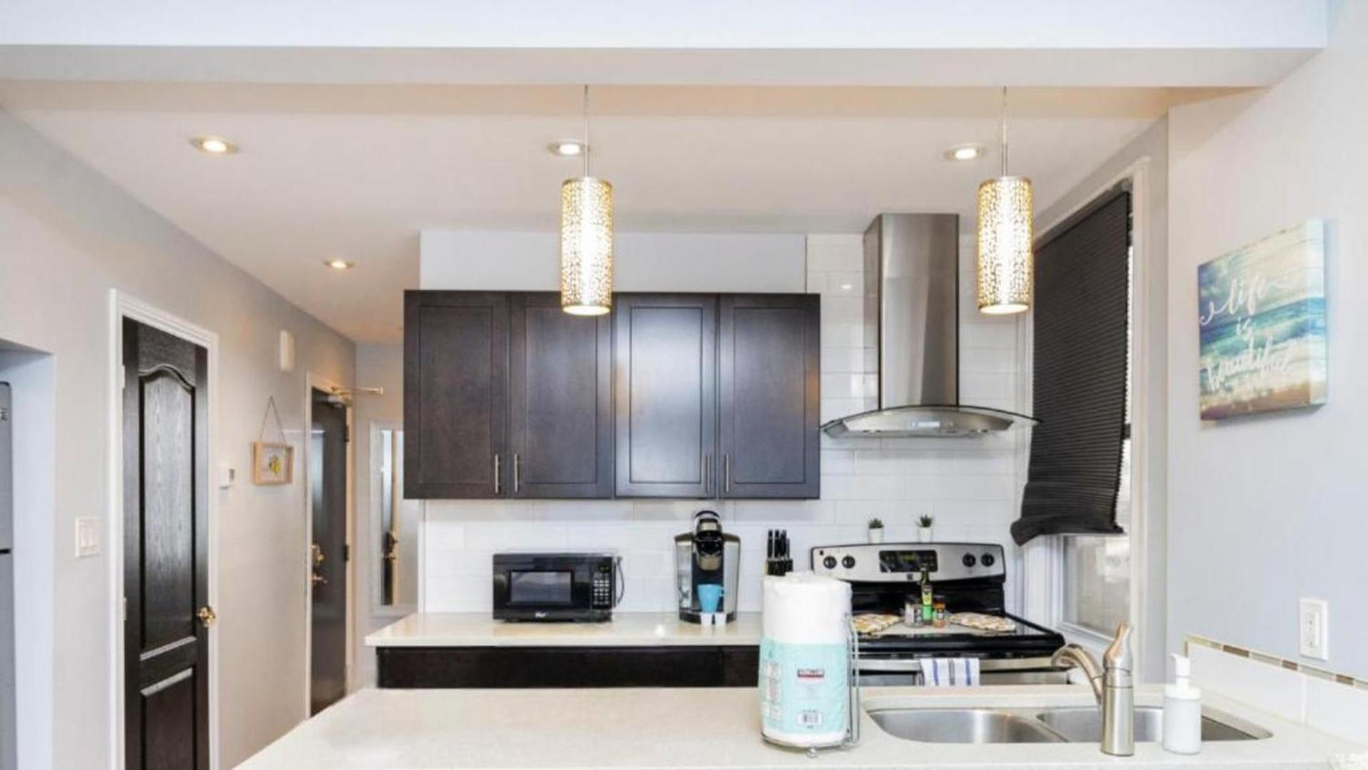 Apartment Urban 1br Gem With Kitchen, Smart Tv & Workspace