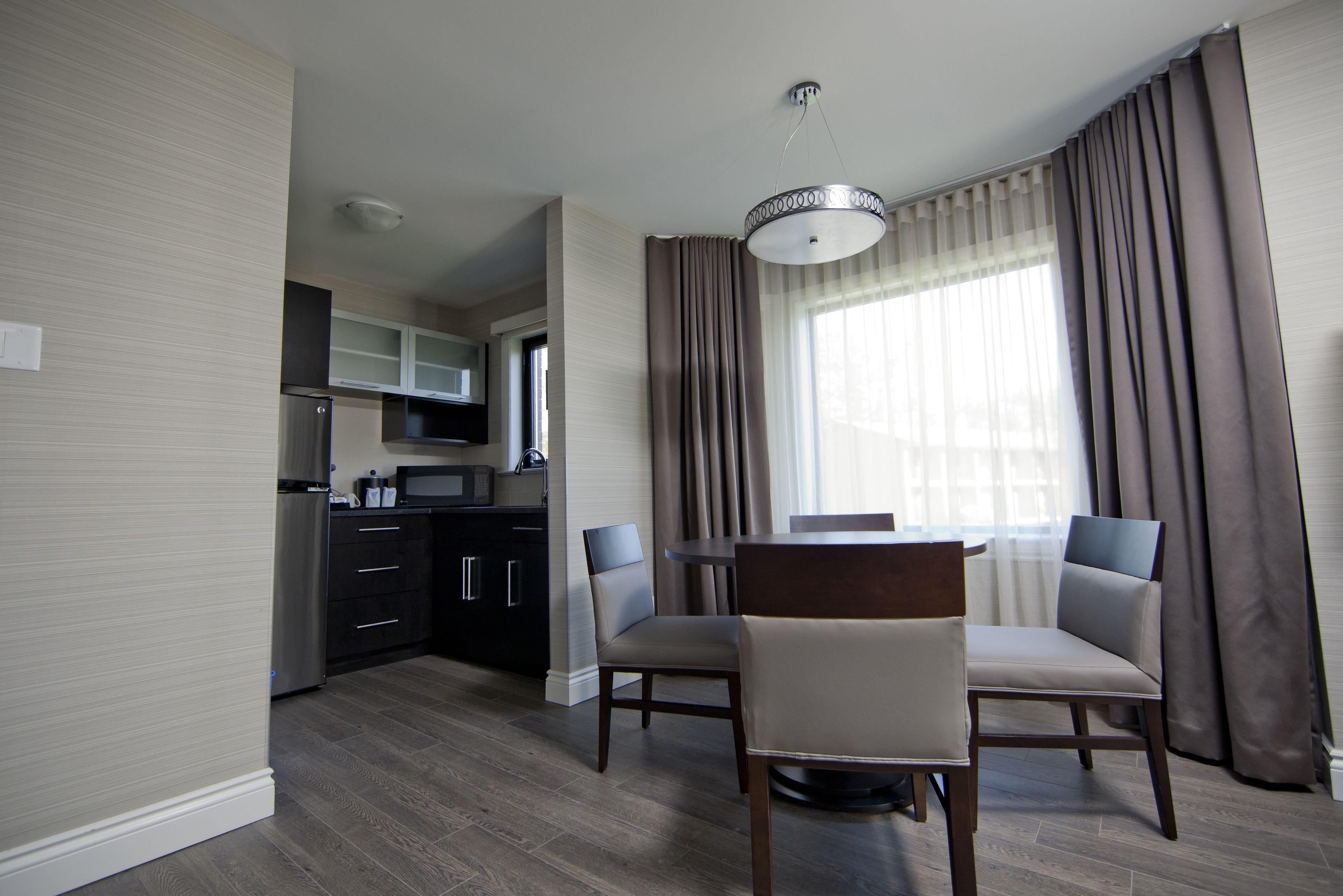Hotel Ramada By Wyndham On The Rideau 3*