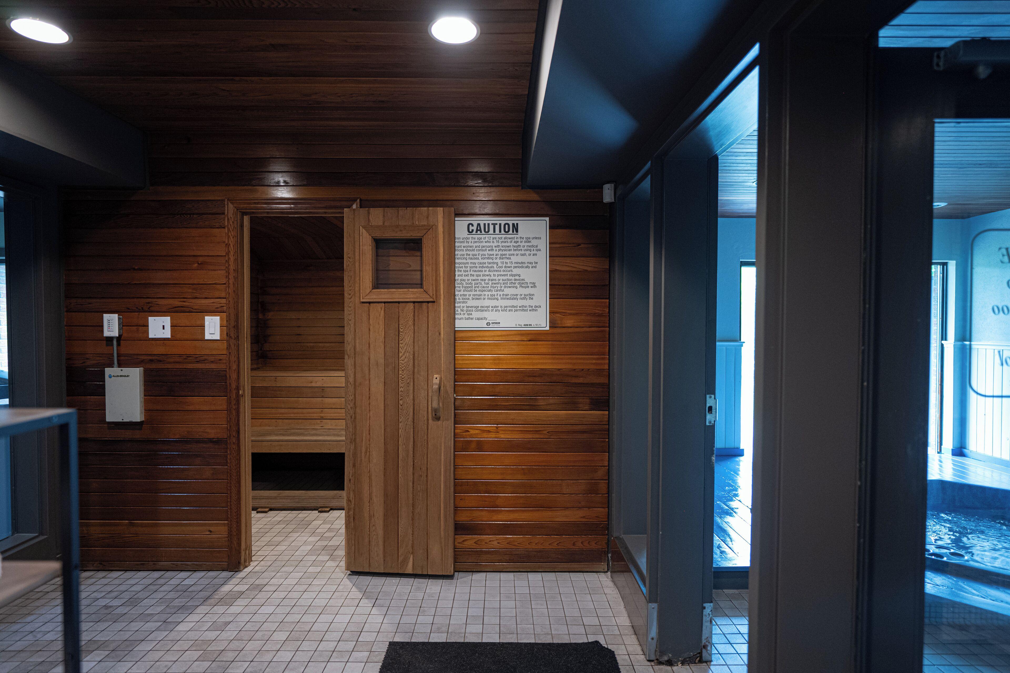 Ramada By Wyndham On The Rideau Hotel 3*