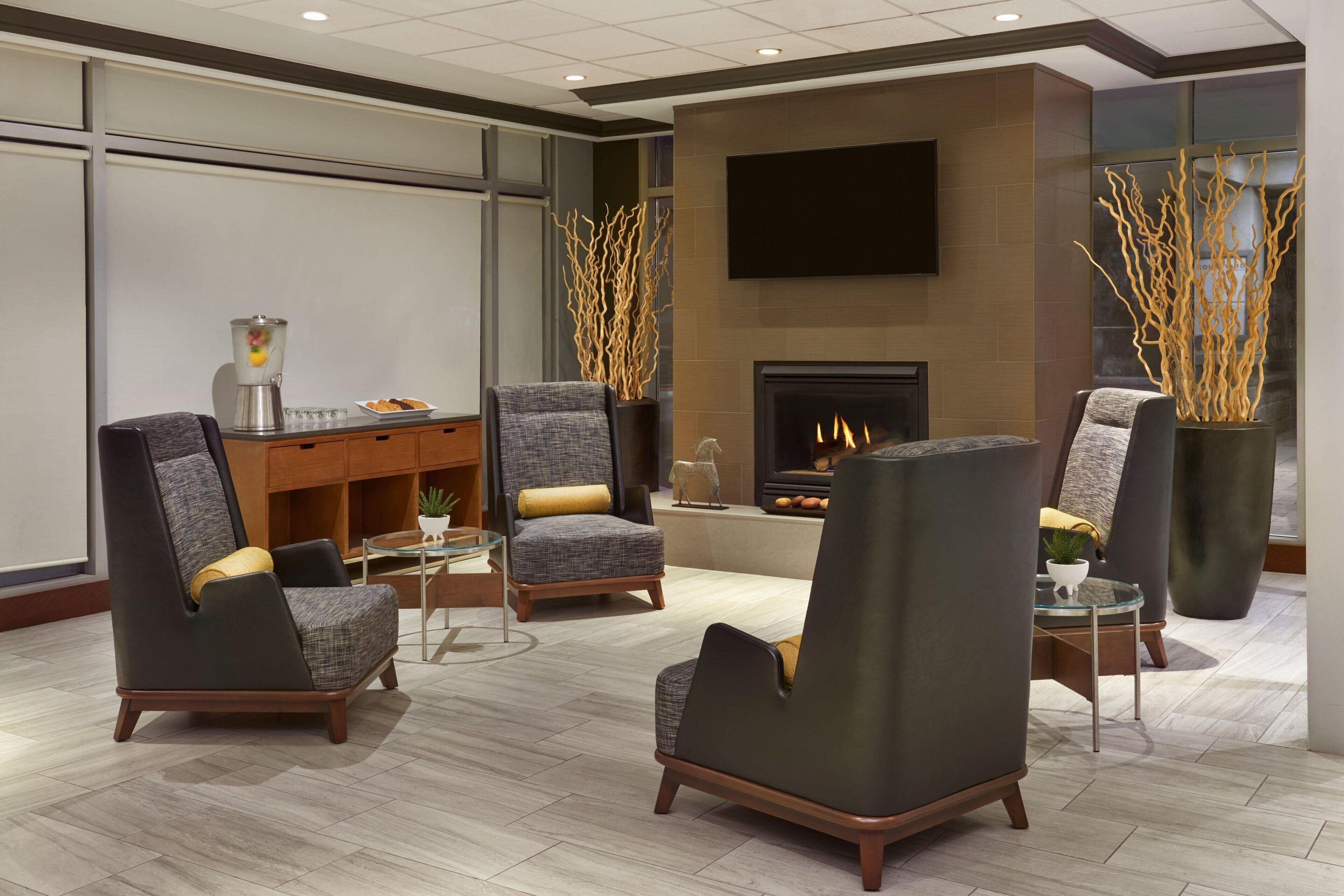 Courtyard By Marriott Downtown Hotel