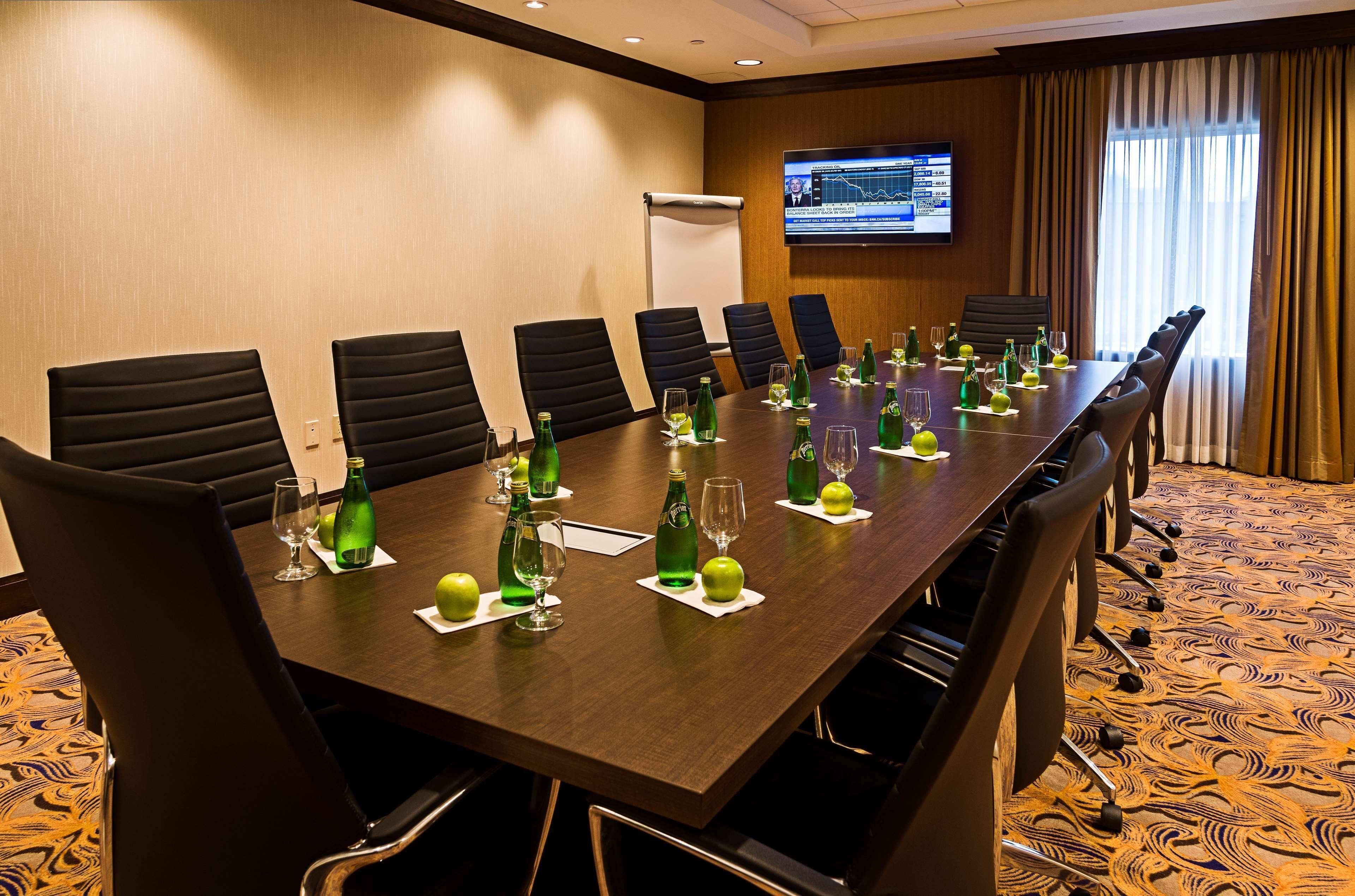 Hampton By Hilton Airport Hotel 3*