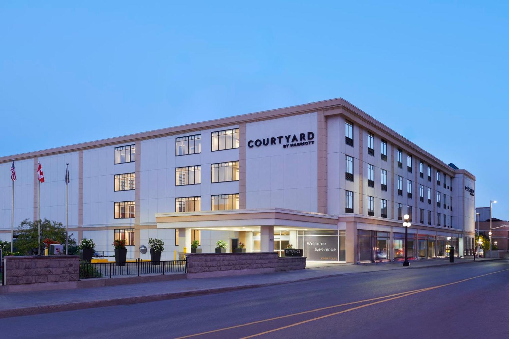 Courtyard By Marriott Downtown Hotel 3*