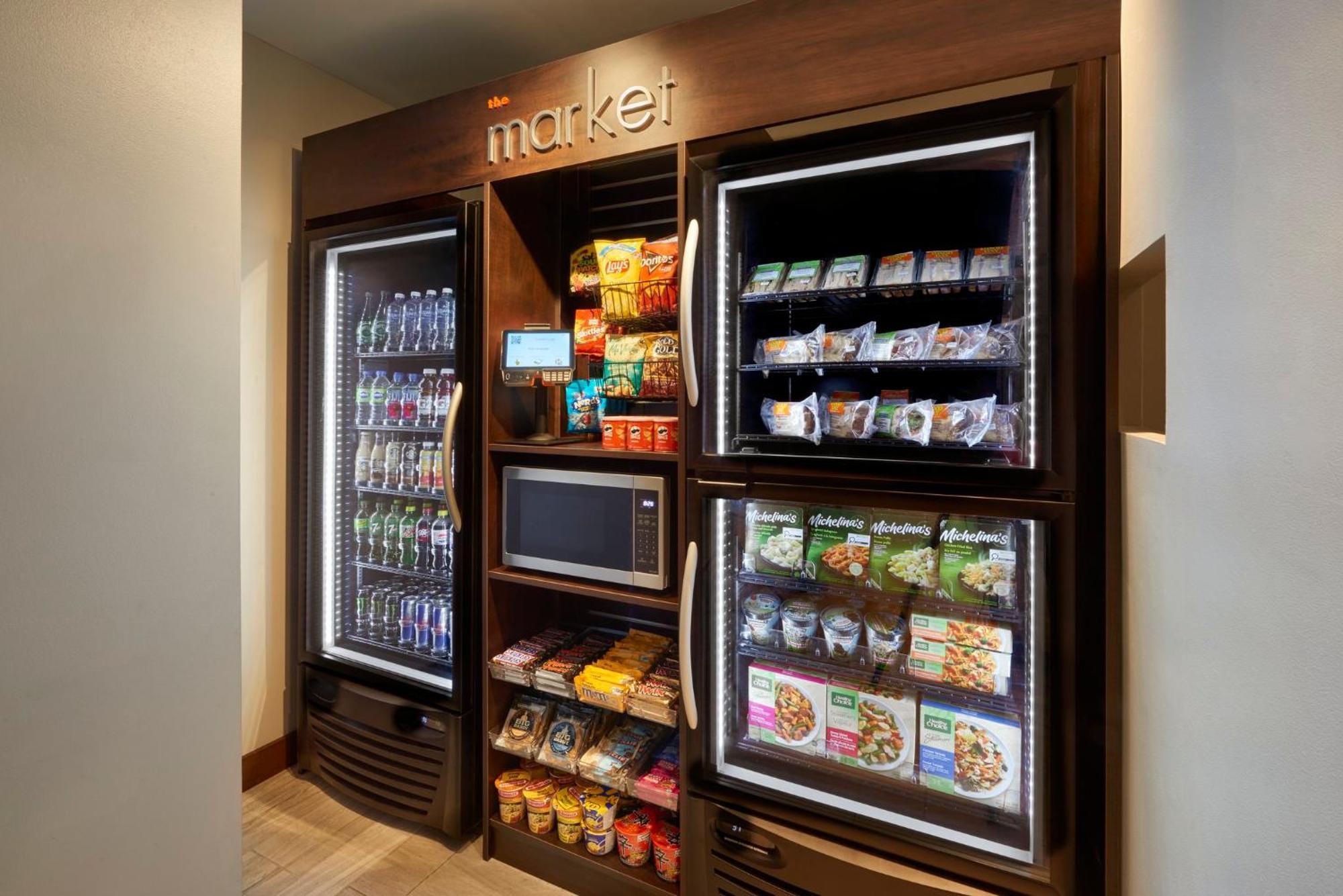 Courtyard By Marriott Downtown Hotel