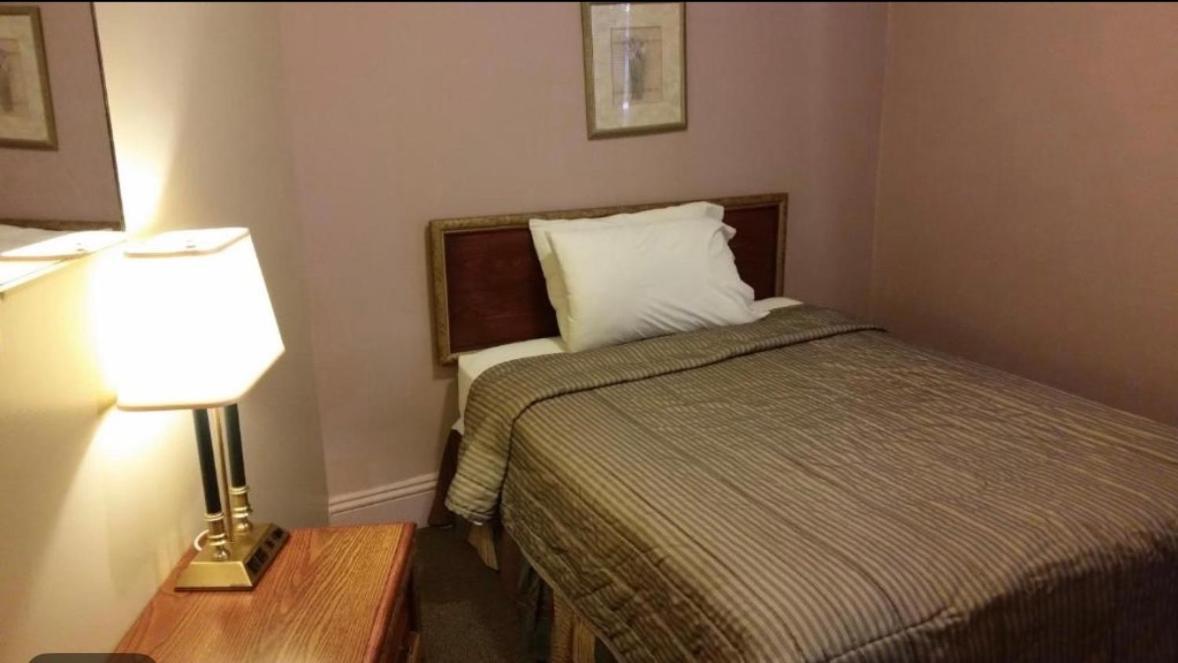 Bed & Breakfast A Voyageur's 3*
