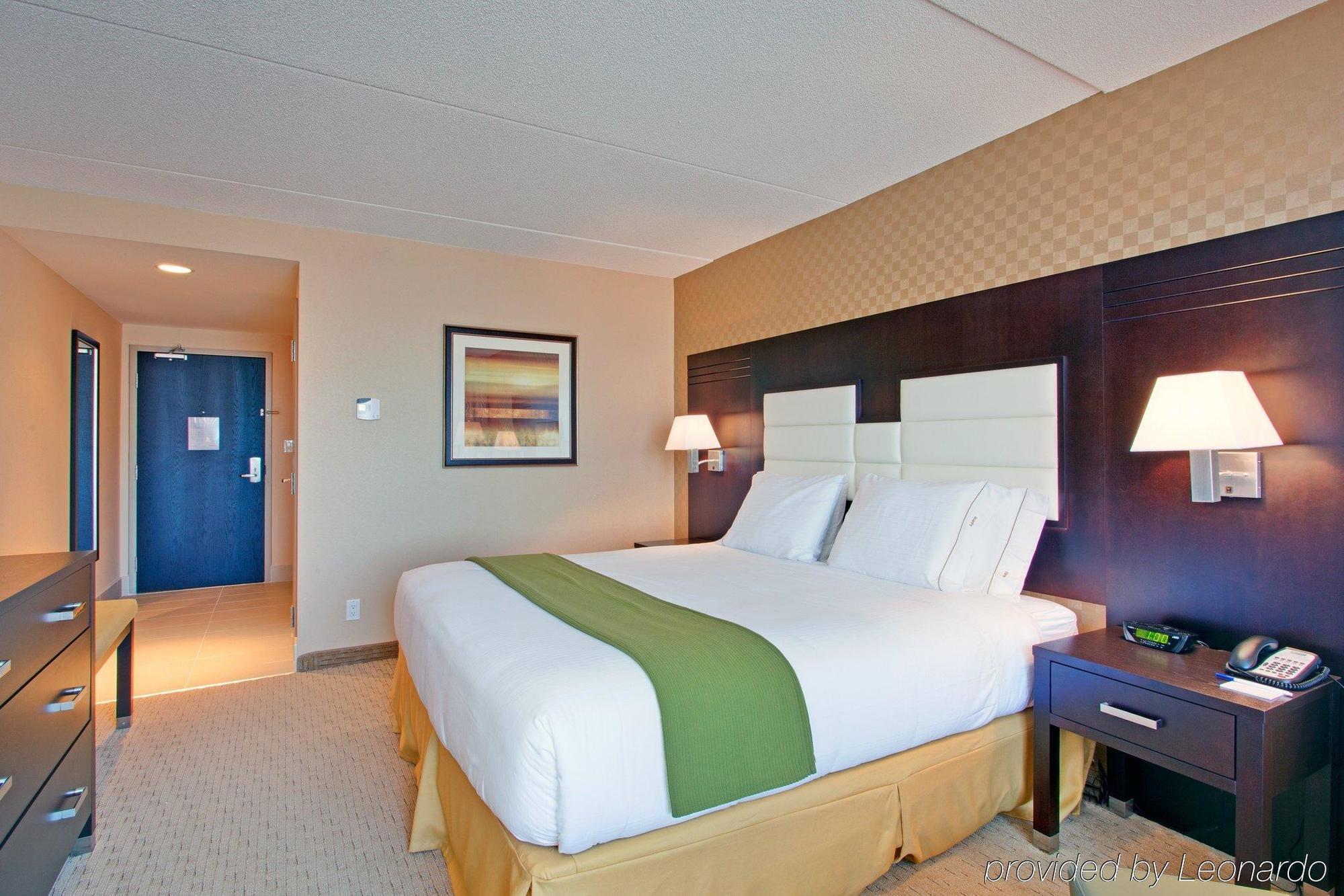 Express & West - Nepean By Ihg Hotel 2*
