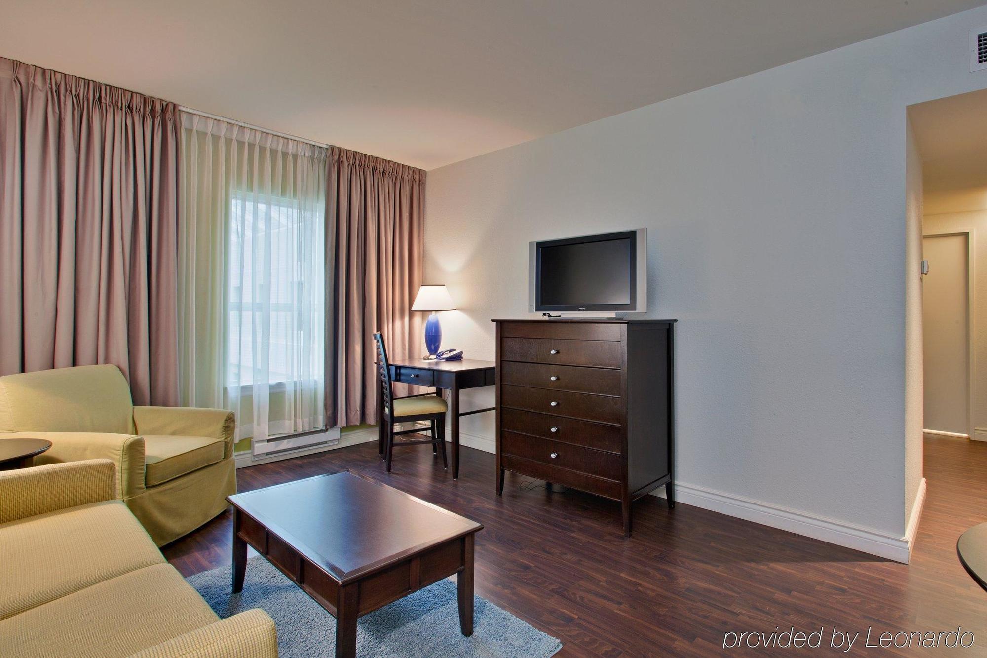 Hotel Metcalfe By Gray Collection