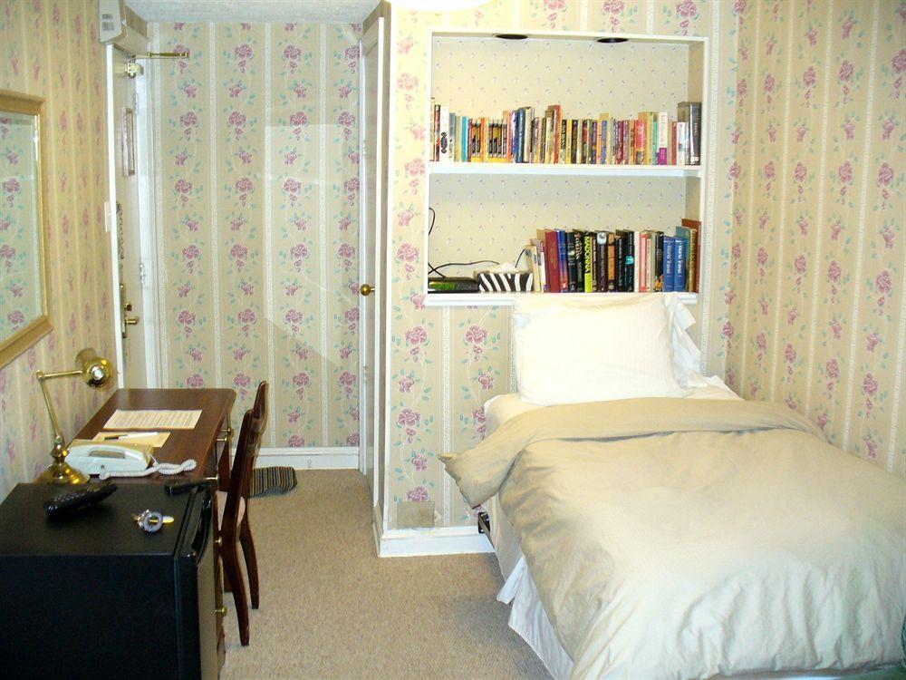 Albert House 3*