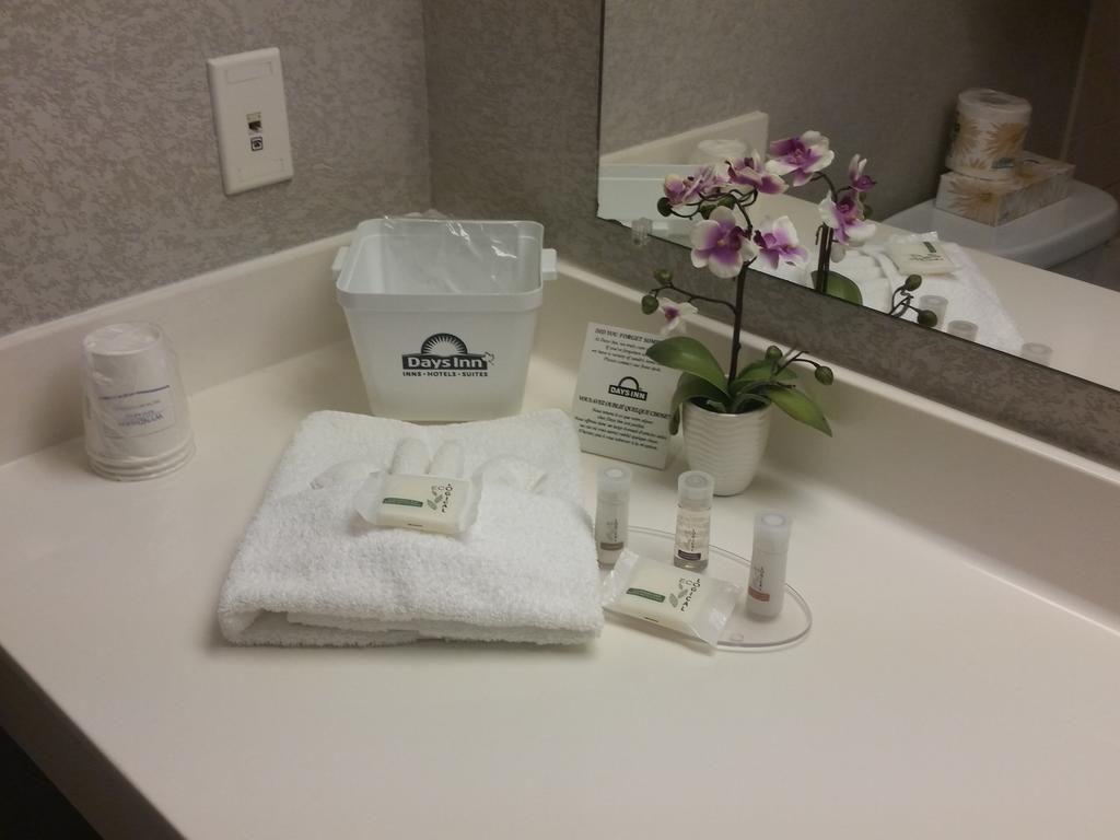 Hotel Days By Wyndham Airport Ottawa