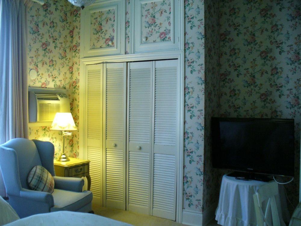 Albert House 3*