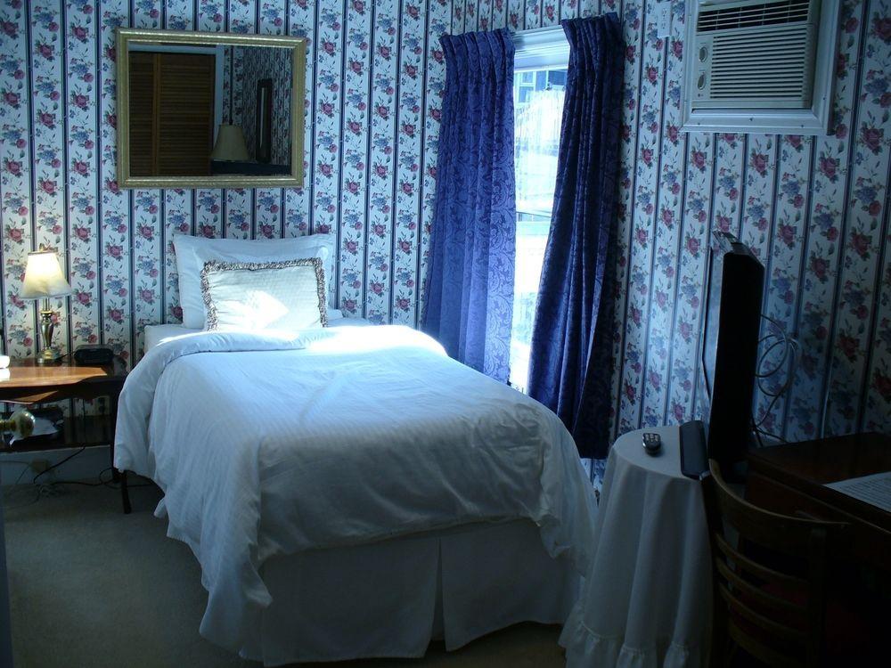 Albert House Bed & Breakfast 3*
