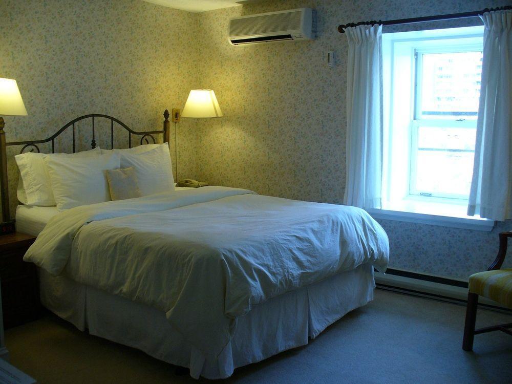 Albert House 3*