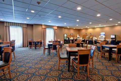 Express & West - Nepean By Ihg Hotel