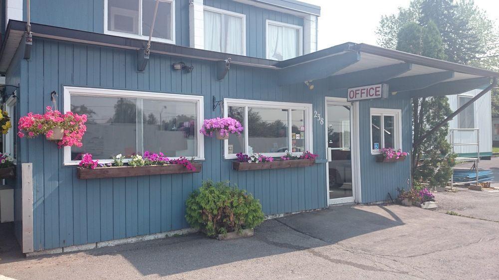 Richmond Plaza Motel *