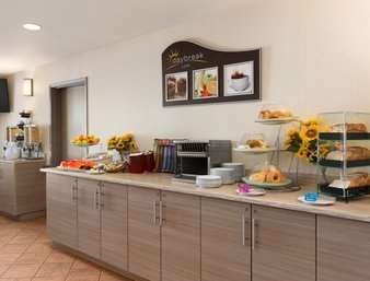 Days By Wyndham Airport Hotel 3*