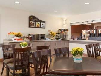 Days By Wyndham Airport Hotel Ottawa