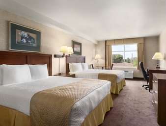 Days By Wyndham Airport Hotel Ottawa
