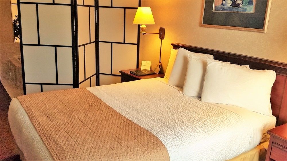 Days By Wyndham Airport Hotel