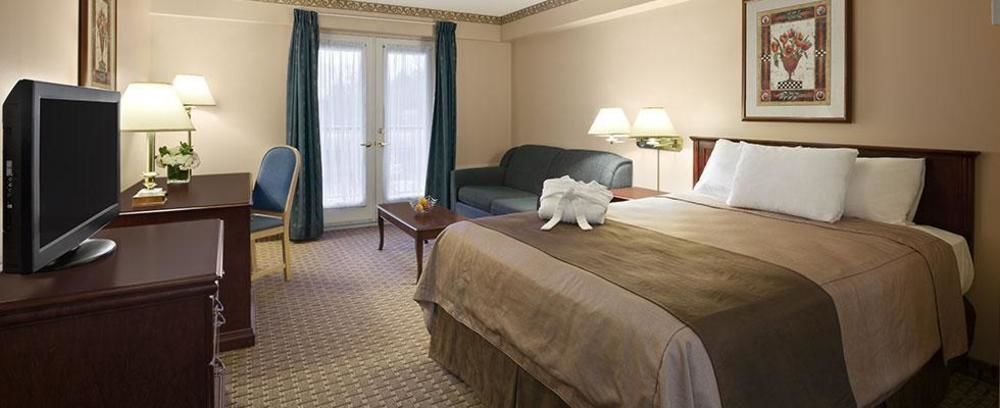 Travelodge By Wyndham West Hotel 3*