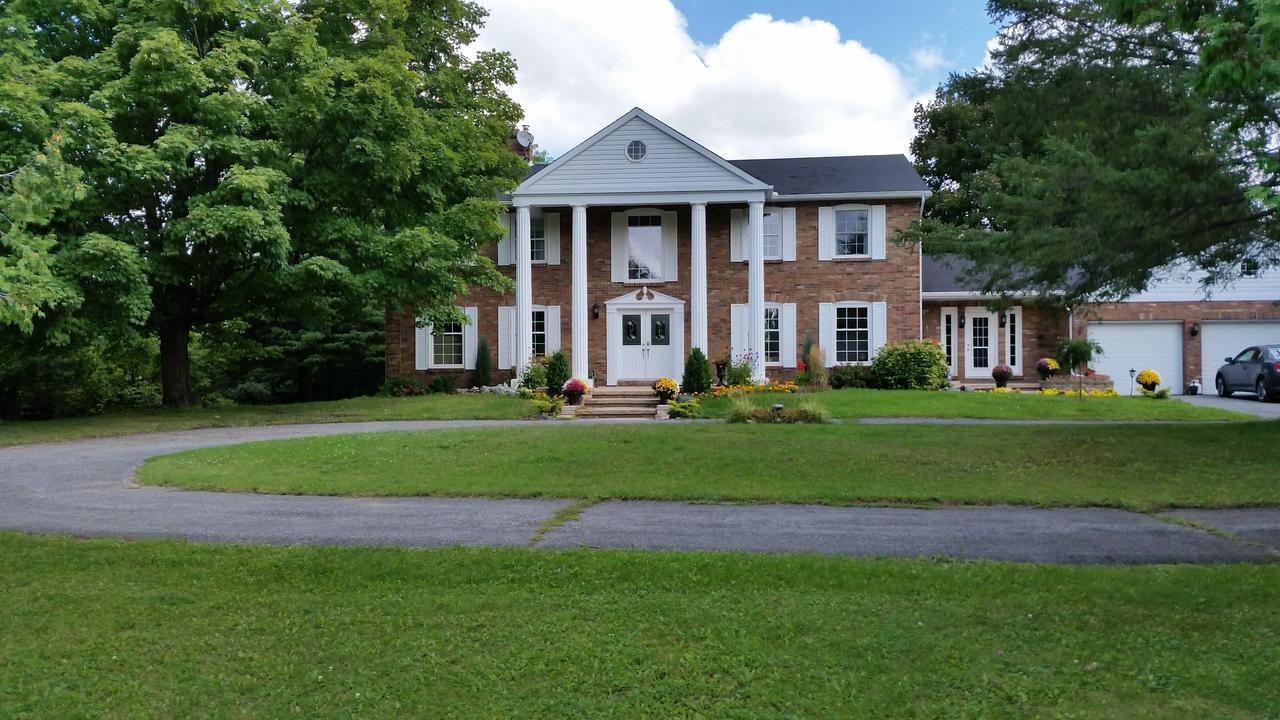 Windsong Manor Bed & Breakfast