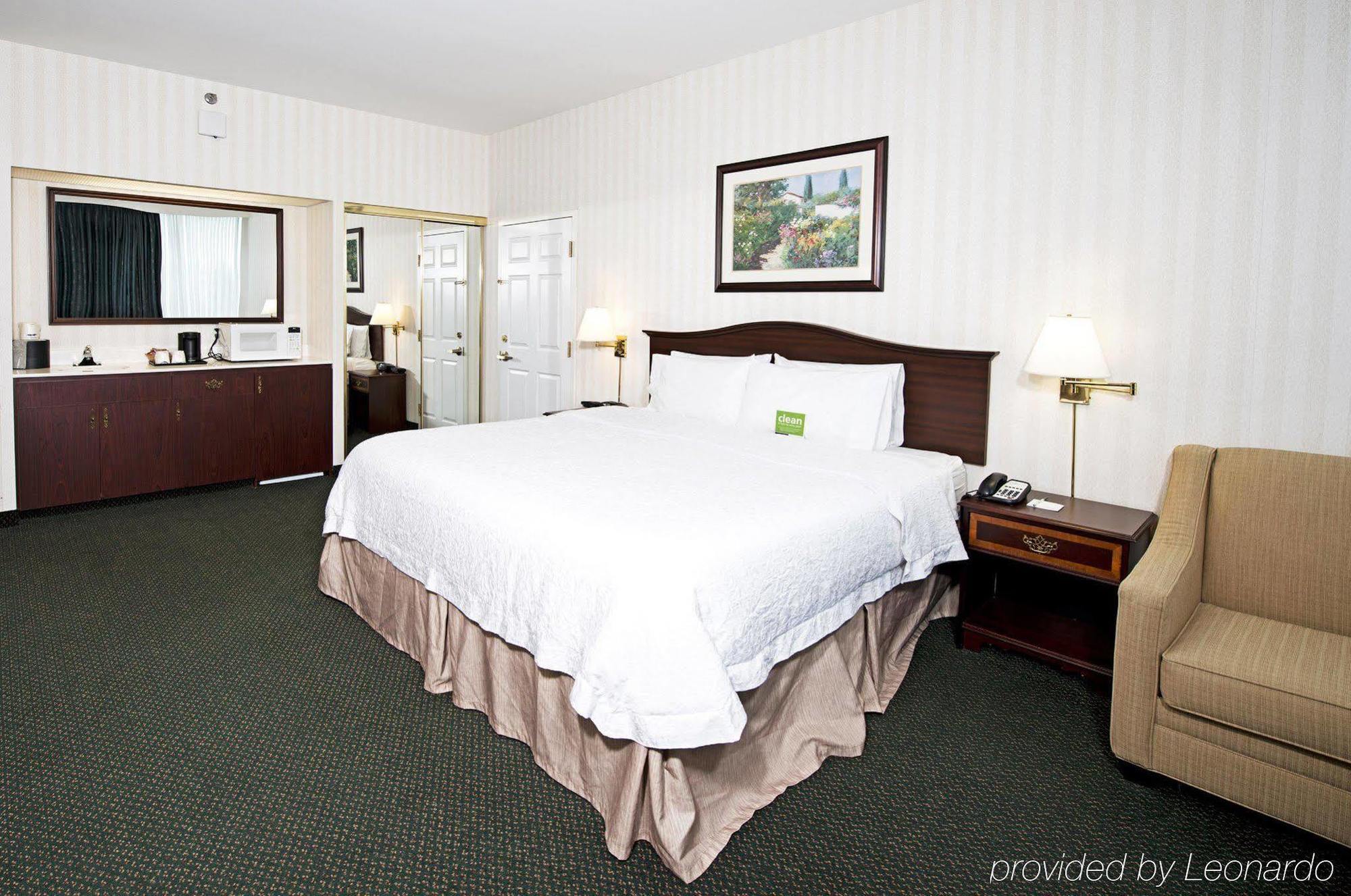 Hotel Hampton By Hilton Ottawa