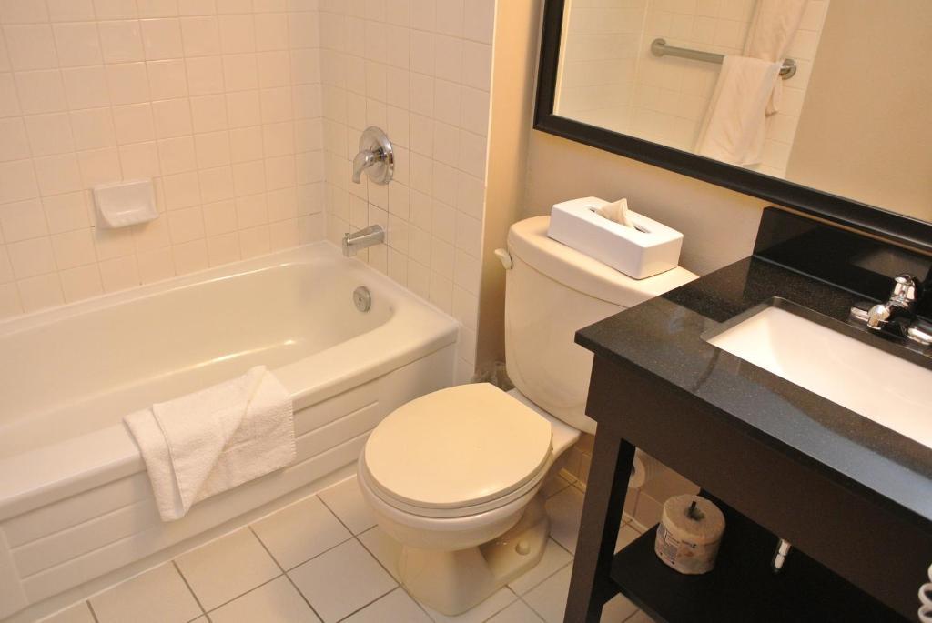 Travelodge By Wyndham East Hotel