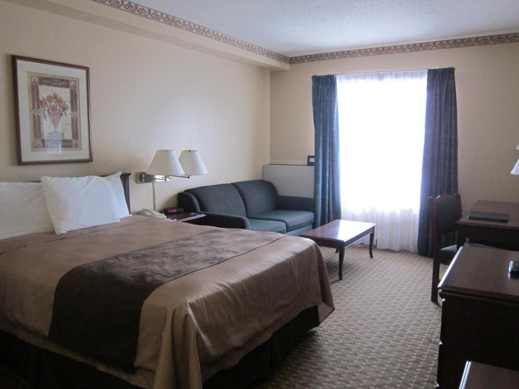 Travelodge By Wyndham West Ottawa