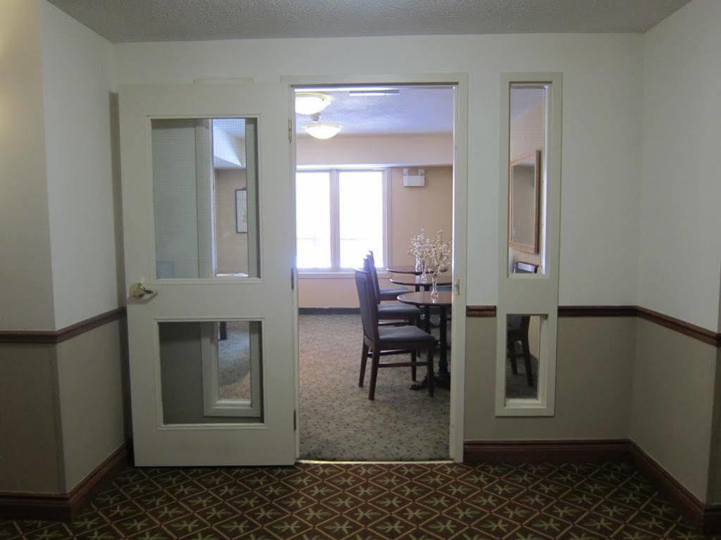 Travelodge By Wyndham West Hotel 3*