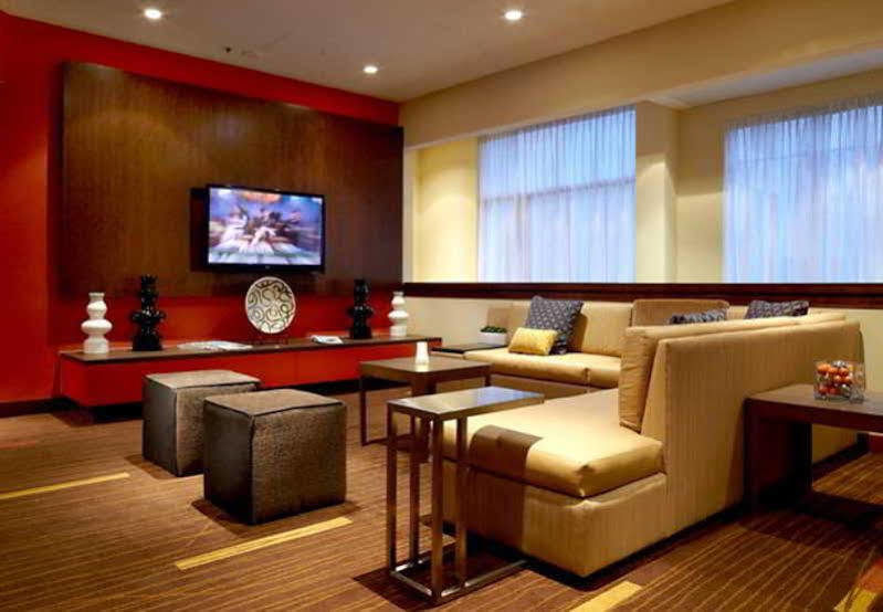 Courtyard By Marriott Downtown Hotel