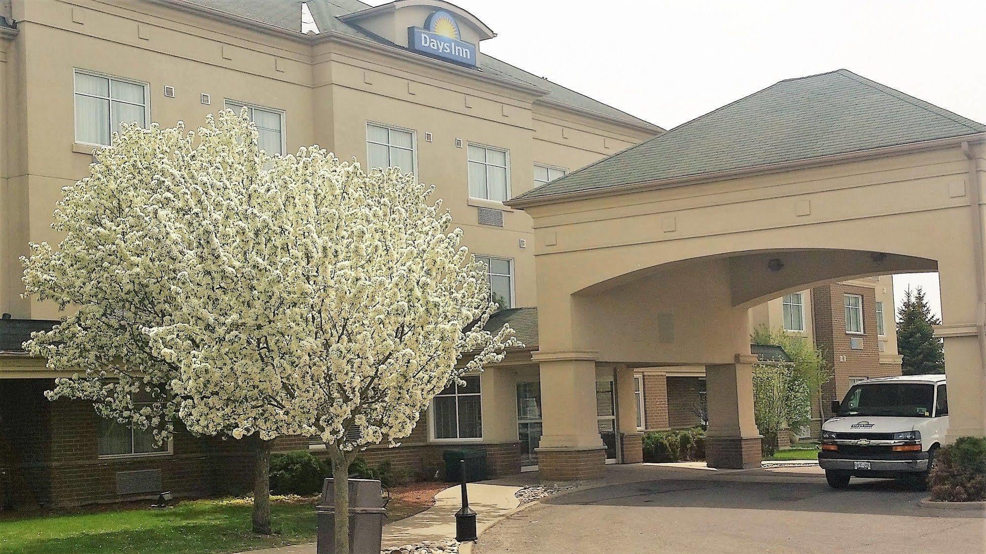 Days By Wyndham Airport Hotel 3*