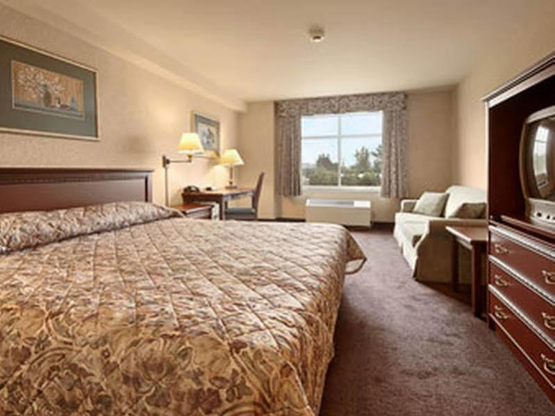 Days By Wyndham Airport Hotel 3*