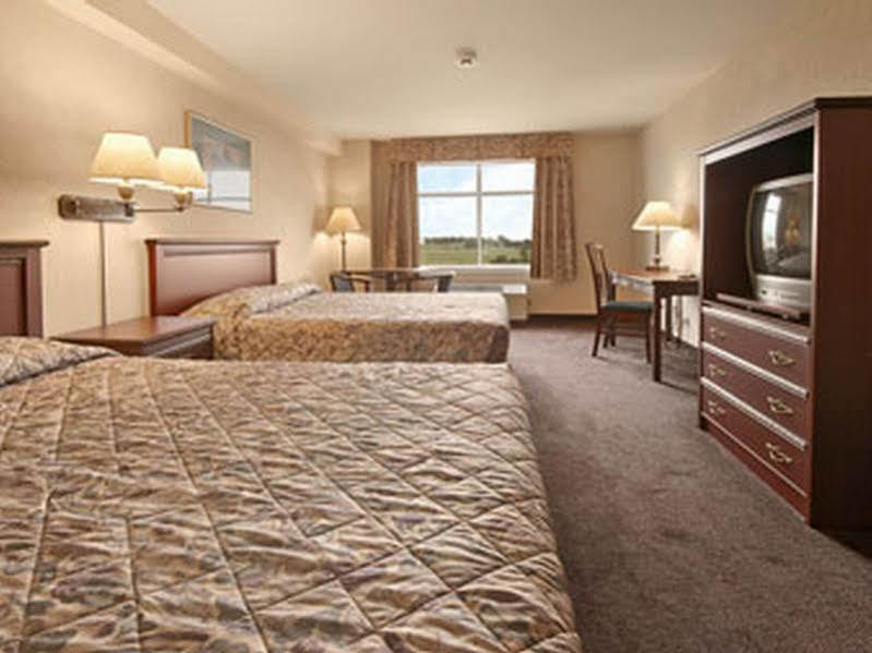 Days By Wyndham Airport 3*