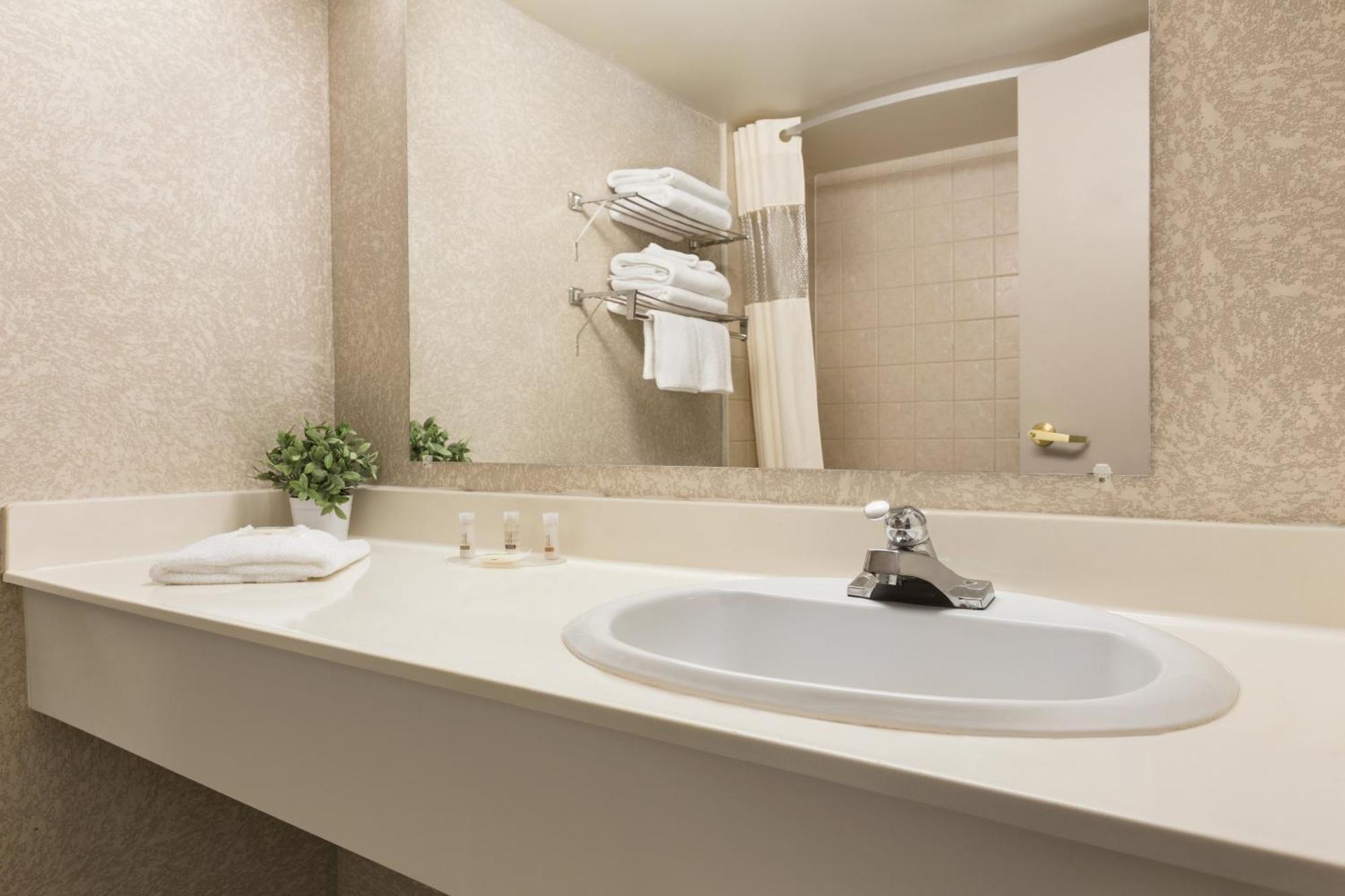 Days By Wyndham Airport 3* Ottawa