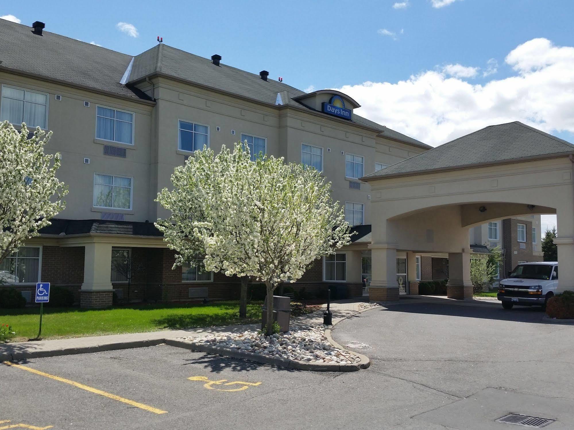 Hotel Days By Wyndham Airport