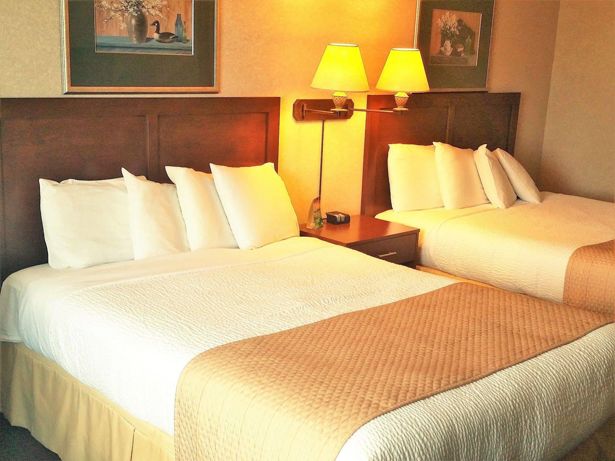 Days By Wyndham Airport Hotel