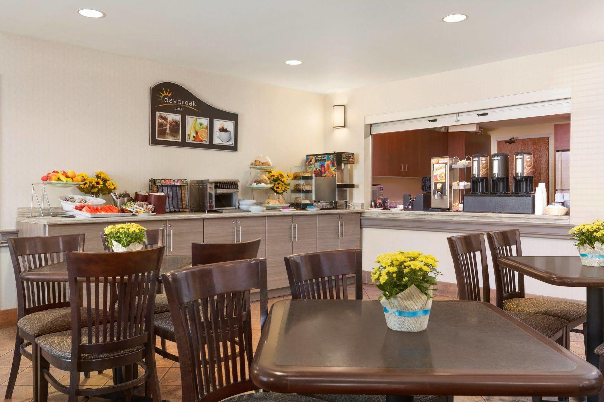 Days By Wyndham Airport Hotel