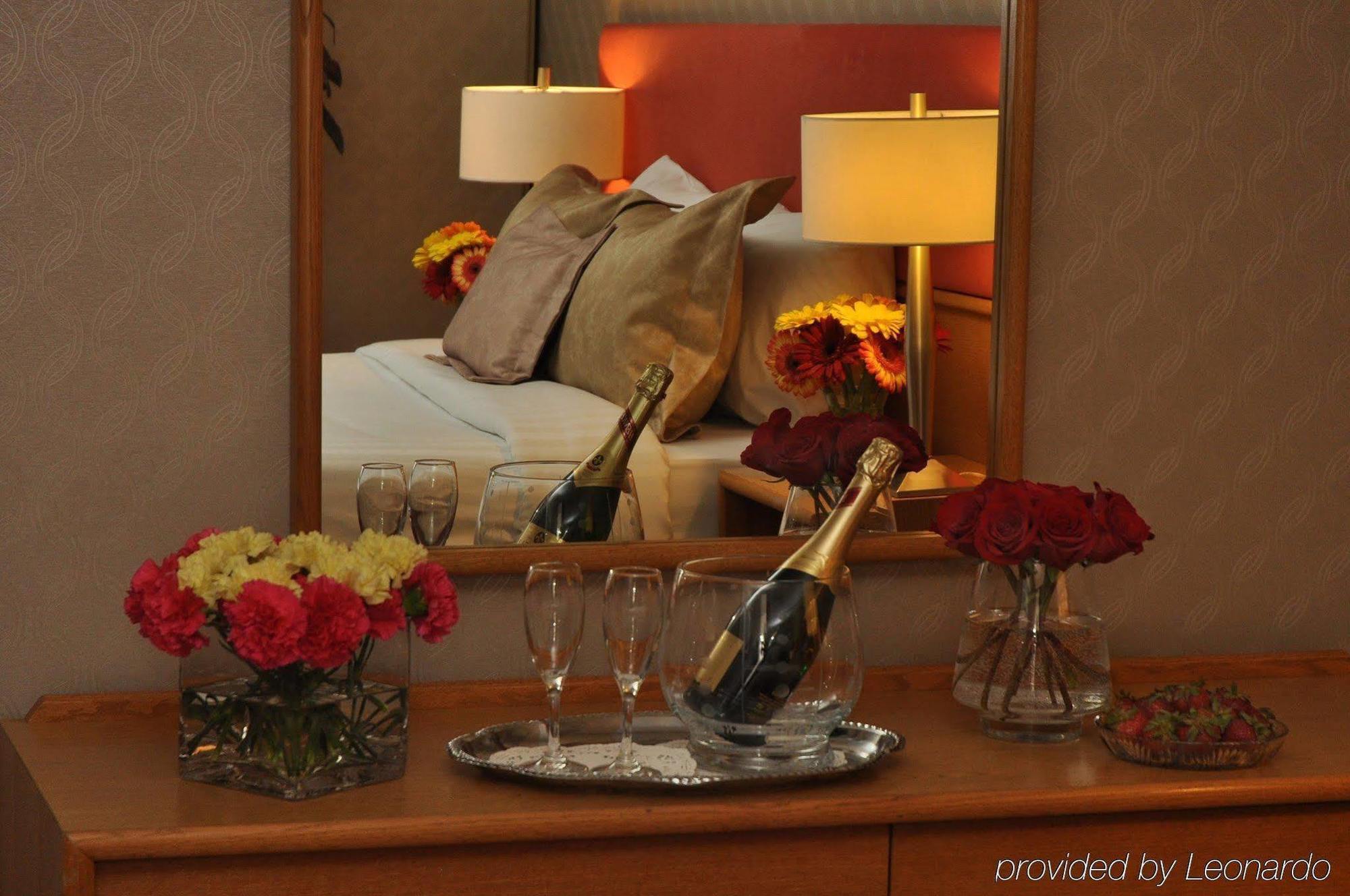 Cartier Place Hotel