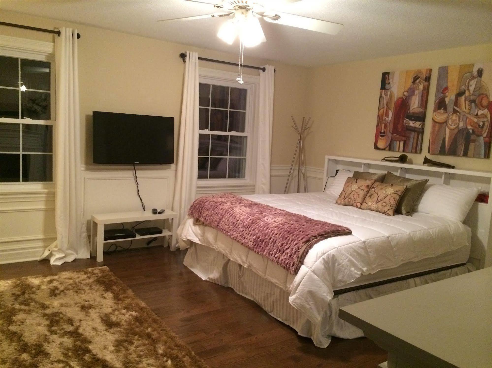 Windsong Manor Bed & Breakfast Ottawa