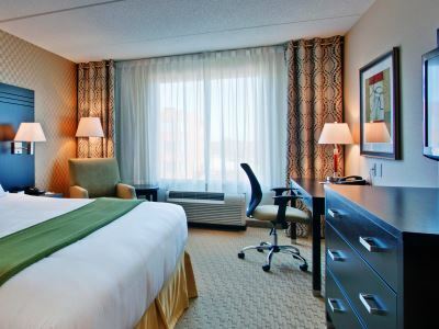 Express & West - Nepean By Ihg Hotel