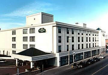 Courtyard By Marriott Downtown Hotel