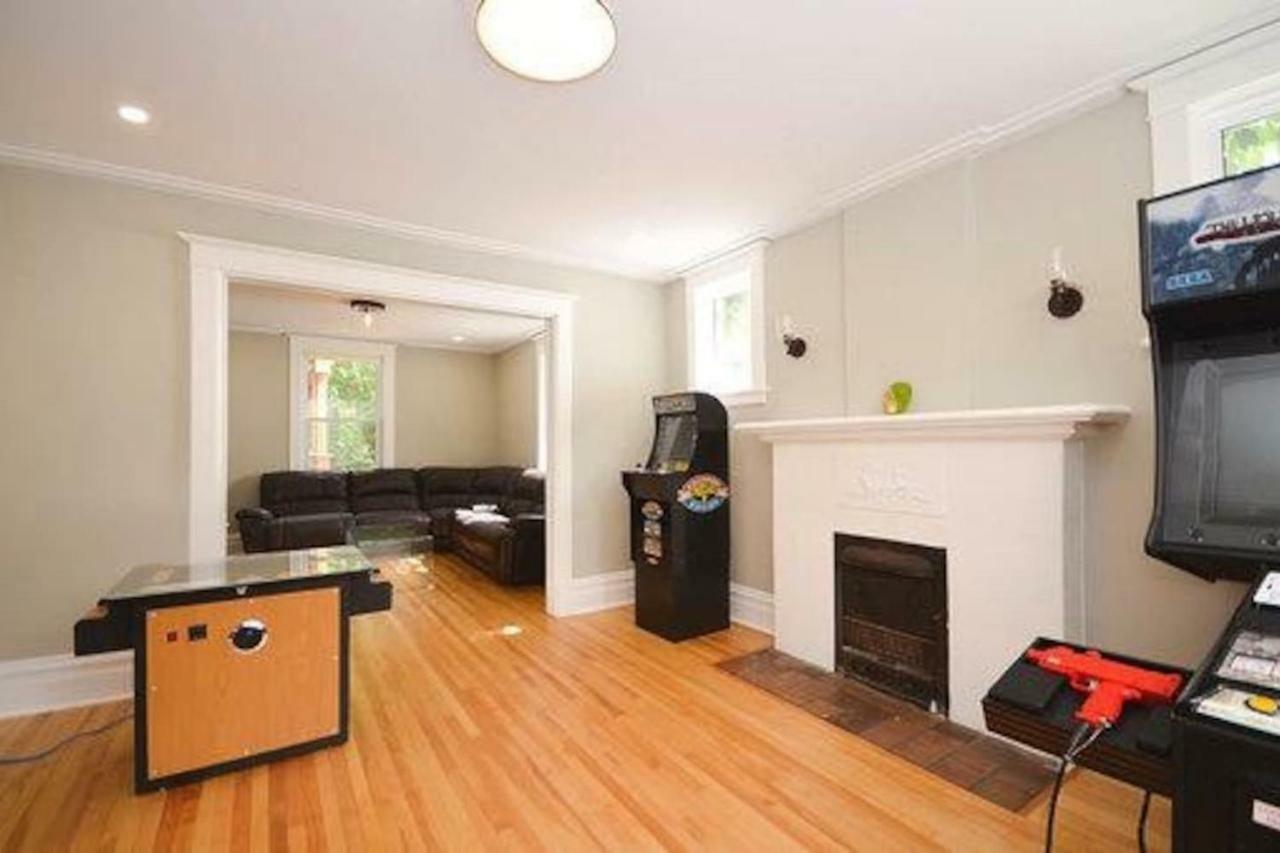 Richmond Estate-arcade Room-close To Dtown * Ottawa