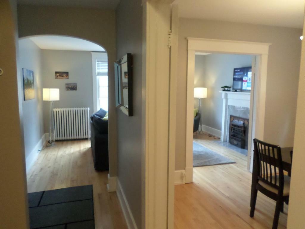 Beautiful, Clean, Quiet 2 Br-in Downtown Ottawa. Parking, Wifi And Netflix Included Apartment