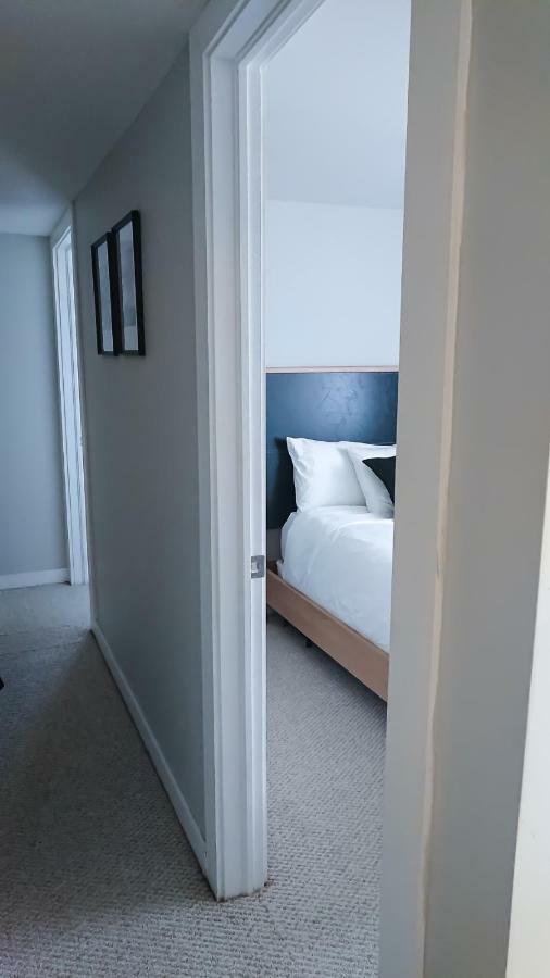 Spacious 3 Bdrm Near Downtown * Ottawa