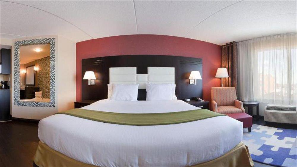 Express & West - Nepean By Ihg Hotel