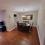 Cozy 3 Bedroom Town House 20 Min From Ottawa Down Town And Airport