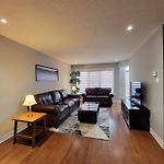 Cozy 3 Bedroom Town House 20 Min From Ottawa Down Town And Airport