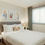 Modern, Luxurious Apartment Near Downtown Ottawa
