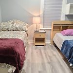 Downtown Ottawa Spacious Room Accommodation