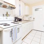 1Br Apartment In Chinatown - Pet-Friendly