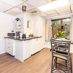 Studio Apartment With King Bed - Near Chinatown