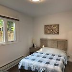 New, Private Stay Downtown Ottawa - Minimum 30 Day Stay